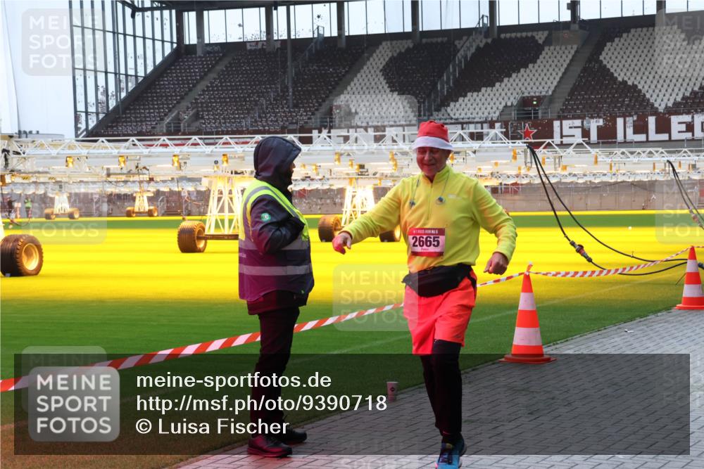 07.12.2025 - St. Pauli X-Mass-Run No. 15 Luisa Fischer http://msf.ph/oto/9390718 07.12.2025 10:57:59 Ziel 15, 2665, 130, 170, 251, 280, 324, 773, 994, 1097, 1099, 1213, 1387, 1390, 2290, 2296, 2297, 2298, 2665, 3064, 3067 meine-sportfotos.de