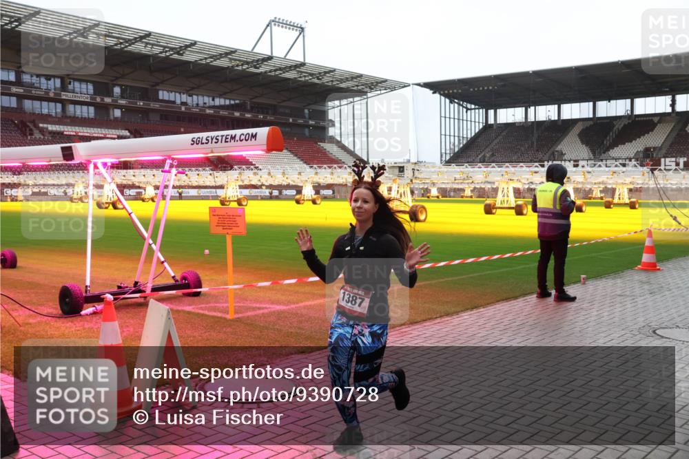 07.12.2025 - St. Pauli X-Mass-Run No. 15 Luisa Fischer http://msf.ph/oto/9390728 07.12.2025 10:58:04 Ziel 1387, 130, 170, 251, 280, 324, 773, 994, 1097, 1099, 1213, 1387, 1390, 2290, 2296, 2297, 2298, 2665, 3064, 3067 meine-sportfotos.de