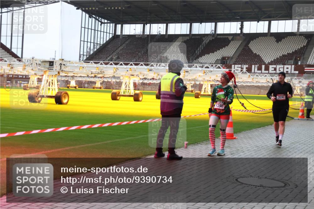 07.12.2025 - St. Pauli X-Mass-Run No. 15 Luisa Fischer http://msf.ph/oto/9390734 07.12.2025 10:58:14 Ziel 1390, 324, 43, 75, 130, 170, 234, 251, 324, 994, 1213, 1390, 1690, 2290, 2296, 2297, 2298 meine-sportfotos.de