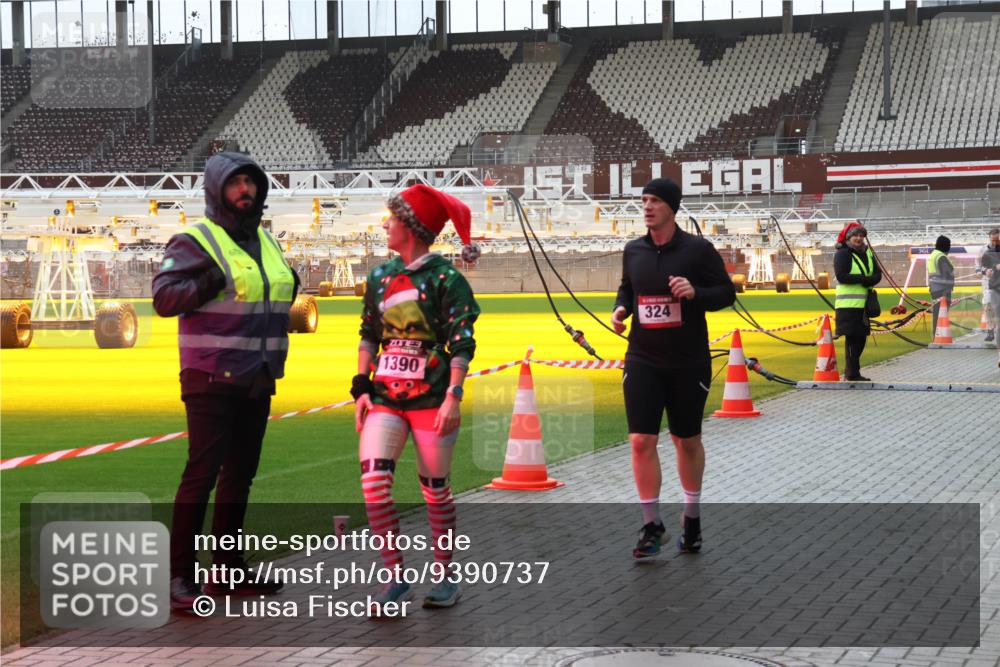 07.12.2025 - St. Pauli X-Mass-Run No. 15 Luisa Fischer http://msf.ph/oto/9390737 07.12.2025 10:58:15 Ziel 67, 1390, 324, 43, 75, 130, 170, 234, 251, 324, 994, 1213, 1390, 1690, 2290, 2296, 2297, 2298 meine-sportfotos.de