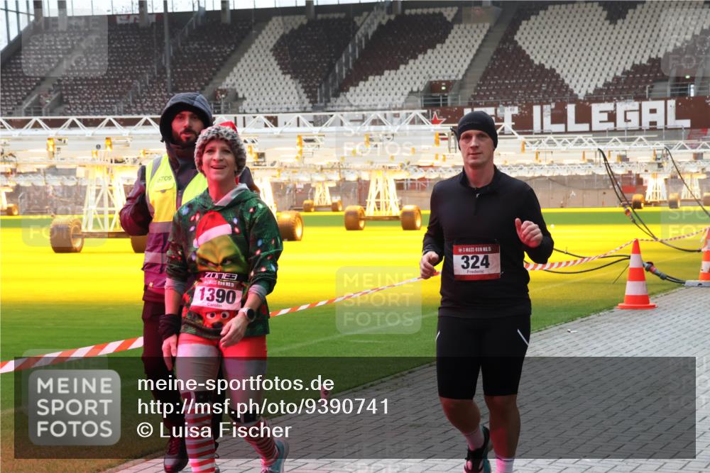 07.12.2025 - St. Pauli X-Mass-Run No. 15 Luisa Fischer http://msf.ph/oto/9390741 07.12.2025 10:58:16 Ziel 6709, 3, 15, 1390, 15, 324, 43, 75, 170, 234, 324, 994, 1213, 1390, 1690, 2290, 2296, 2297, 2298 meine-sportfotos.de