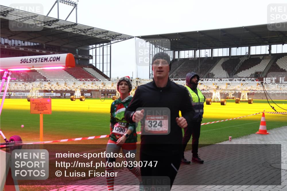 07.12.2025 - St. Pauli X-Mass-Run No. 15 Luisa Fischer http://msf.ph/oto/9390747 07.12.2025 10:58:18 Ziel 707763, 1390, 324, 43, 75, 170, 234, 324, 761, 994, 1213, 1390, 1690 meine-sportfotos.de