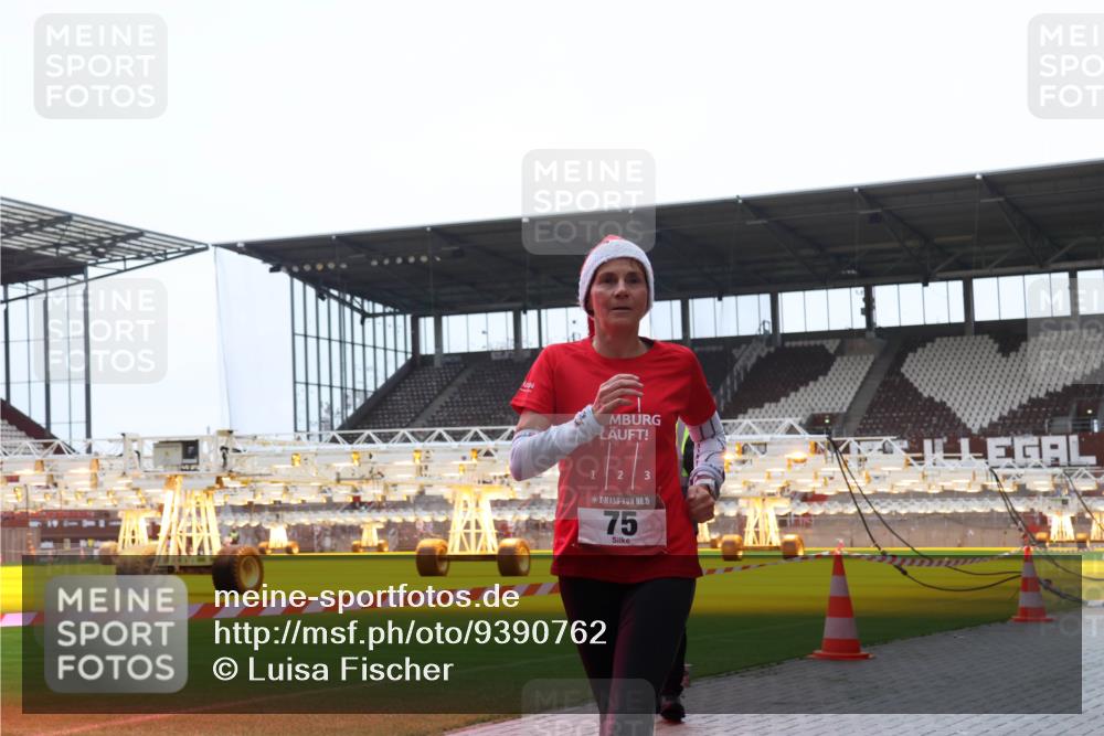 07.12.2025 - St. Pauli X-Mass-Run No. 15 Luisa Fischer http://msf.ph/oto/9390762 07.12.2025 10:58:35 Ziel 1, 2, 3, 15, 75, 43, 75, 170, 234, 761, 1390, 1690 meine-sportfotos.de