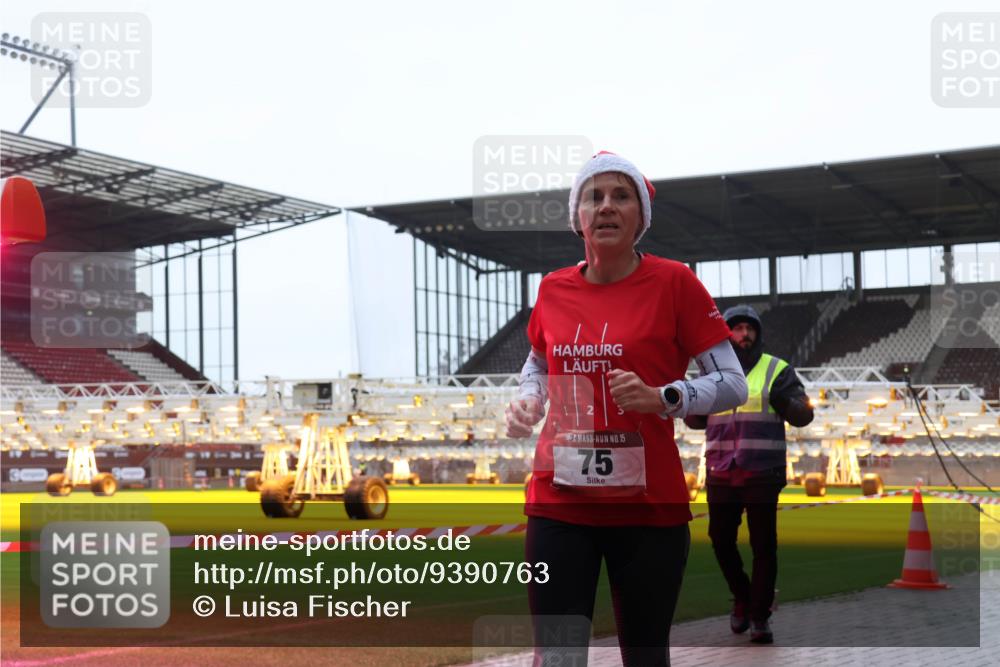 07.12.2025 - St. Pauli X-Mass-Run No. 15 Luisa Fischer http://msf.ph/oto/9390763 07.12.2025 10:58:35 Ziel 15, 75, 43, 75, 170, 234, 761, 1390, 1690 meine-sportfotos.de