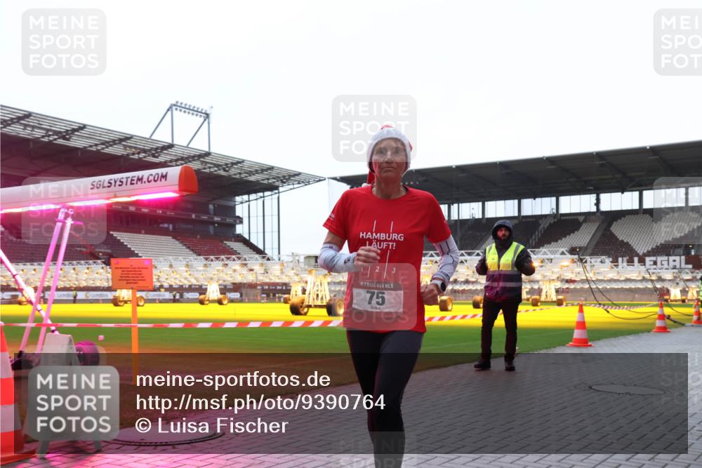 07.12.2025 - St. Pauli X-Mass-Run No. 15 Luisa Fischer http://msf.ph/oto/9390764 07.12.2025 10:58:35 Ziel 15, 75, 43, 75, 170, 234, 761, 1390, 1690 meine-sportfotos.de