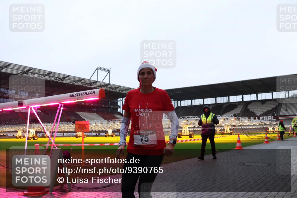 07.12.2025 - St. Pauli X-Mass-Run No. 15 Luisa Fischer http://msf.ph/oto/9390765 07.12.2025 10:58:36 Ziel 30, 1, 2, 3, 15, 75, 43, 75, 170, 234, 761, 1390, 1690 meine-sportfotos.de