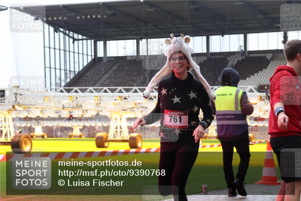07.12.2025 - St. Pauli X-Mass-Run No. 15 Luisa Fischer http://msf.ph/oto/9390768 07.12.2025 10:58:48 Ziel 15, 761, 7, 43, 75, 234, 761, 1690 meine-sportfotos.de