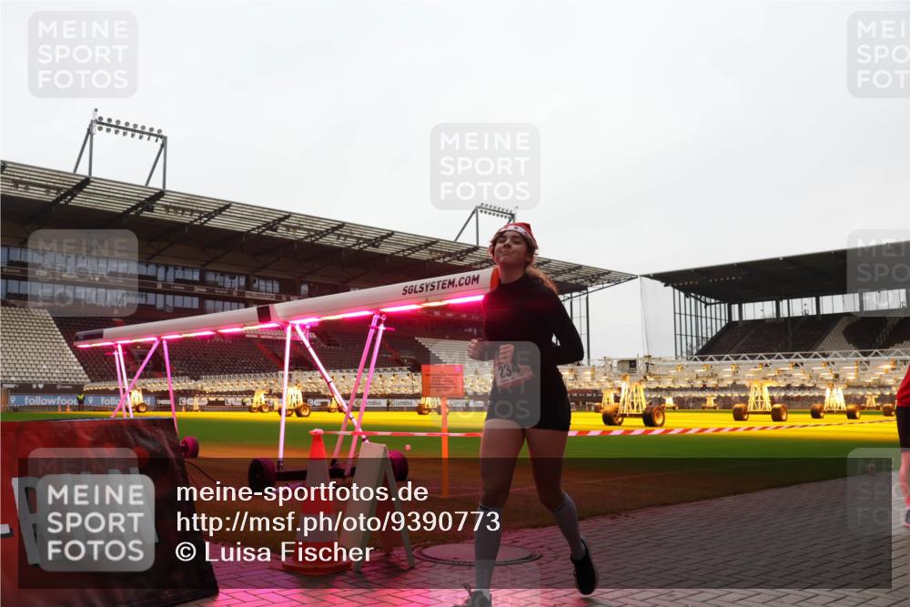 07.12.2025 - St. Pauli X-Mass-Run No. 15 Luisa Fischer http://msf.ph/oto/9390773 07.12.2025 10:58:52 Ziel 234, 7, 43, 75, 234, 761, 941, 1690, 2130, 2131 meine-sportfotos.de
