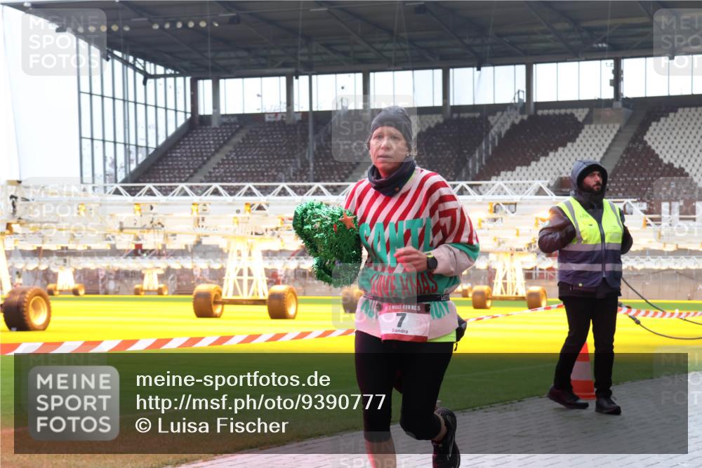 07.12.2025 - St. Pauli X-Mass-Run No. 15 Luisa Fischer http://msf.ph/oto/9390777 07.12.2025 10:59:03 Ziel 15, 7, 679, 7, 606, 761, 907, 941, 1160, 1174, 1451, 1453, 1456, 1458, 1459, 1476, 2130, 2131 meine-sportfotos.de
