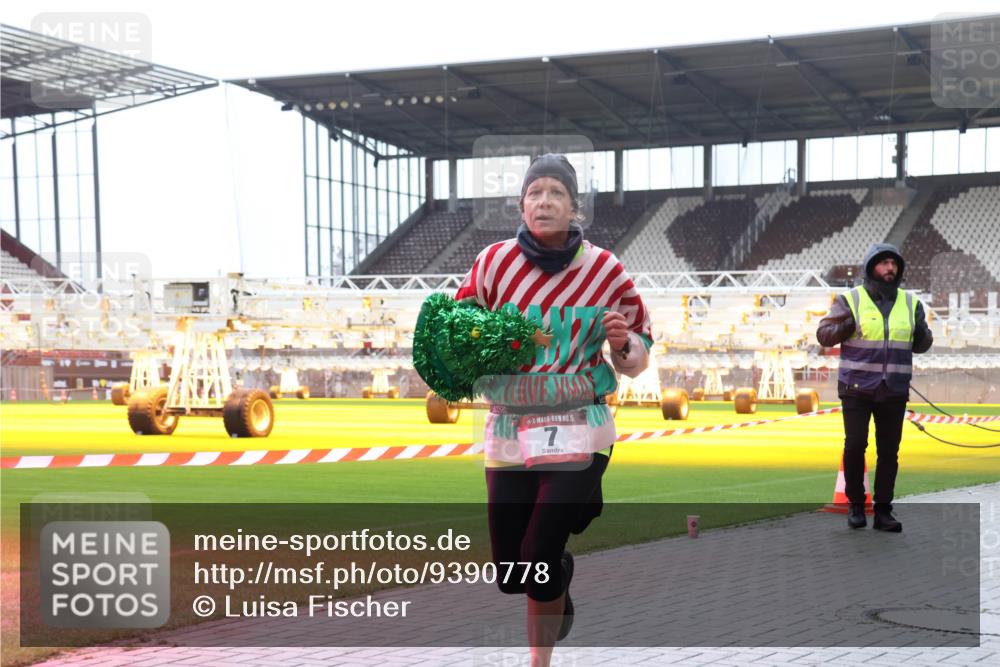 07.12.2025 - St. Pauli X-Mass-Run No. 15 Luisa Fischer http://msf.ph/oto/9390778 07.12.2025 10:59:03 Ziel 15, 7, 7, 606, 761, 907, 941, 1160, 1174, 1451, 1453, 1456, 1458, 1459, 1476, 2130, 2131 meine-sportfotos.de