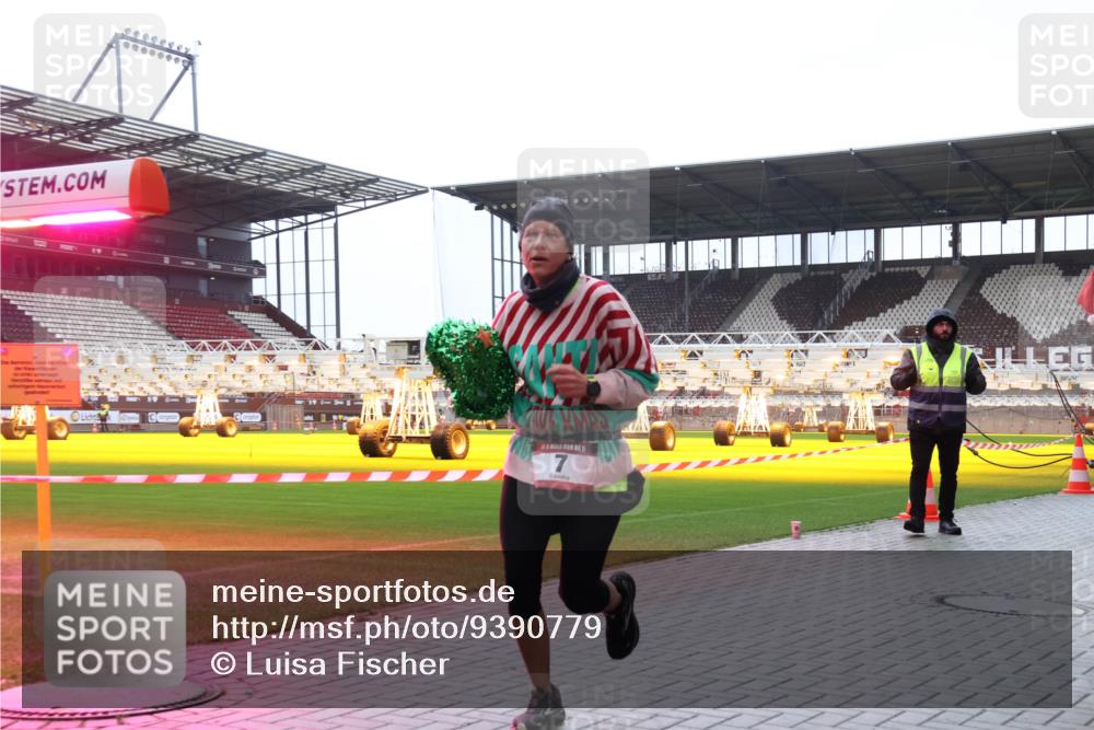 07.12.2025 - St. Pauli X-Mass-Run No. 15 Luisa Fischer http://msf.ph/oto/9390779 07.12.2025 10:59:04 Ziel 5, 7, 7, 606, 761, 907, 941, 1160, 1174, 1451, 1453, 1456, 1458, 1459, 1476, 2130, 2131 meine-sportfotos.de