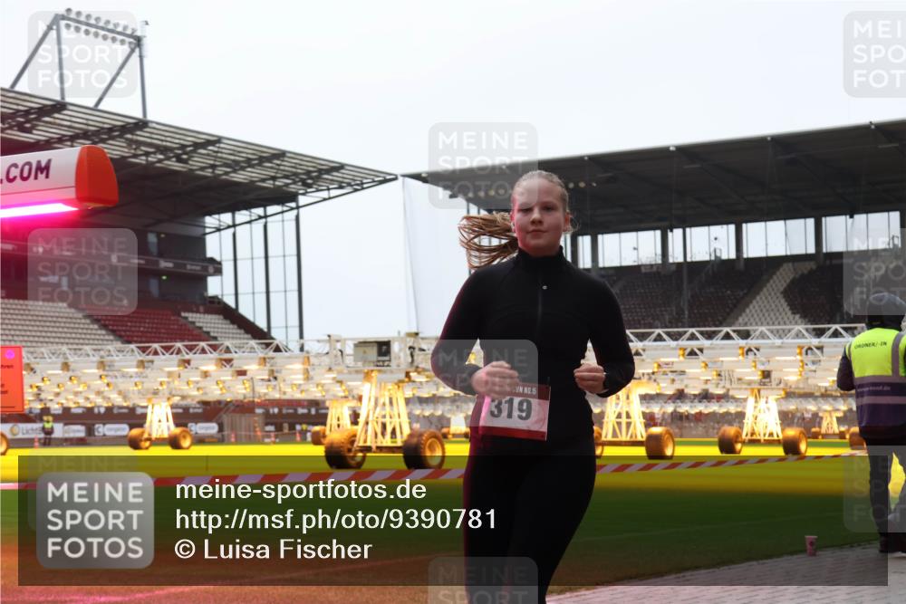 07.12.2025 - St. Pauli X-Mass-Run No. 15 Luisa Fischer http://msf.ph/oto/9390781 07.12.2025 10:59:15 Ziel 15, 319, 7, 582, 606, 907, 941, 1160, 1174, 1451, 1453, 1456, 1458, 1459, 1476, 1508, 2130, 2131, 2503 meine-sportfotos.de