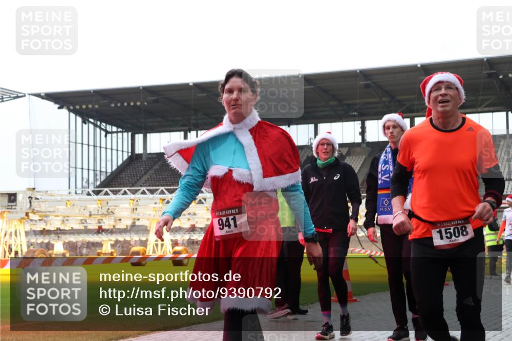 07.12.2025 - St. Pauli X-Mass-Run No. 15 Luisa Fischer http://msf.ph/oto/9390792 07.12.2025 10:59:35 Ziel 15, 941, 1508, 7, 242, 582, 606, 907, 941, 1160, 1174, 1451, 1453, 1456, 1458, 1459, 1476, 1508, 1826, 2130, 2131, 2503, 2719, 2720, 2721, 2727, 2772 meine-sportfotos.de