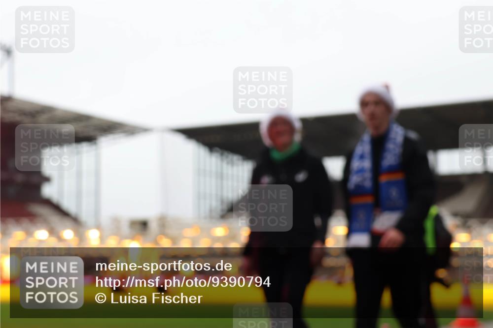 07.12.2025 - St. Pauli X-Mass-Run No. 15 Luisa Fischer http://msf.ph/oto/9390794 07.12.2025 10:59:37 Ziel 242, 582, 606, 907, 941, 1160, 1174, 1451, 1453, 1456, 1458, 1459, 1476, 1508, 1826, 2130, 2131, 2503, 2719, 2720, 2721, 2727, 2772 meine-sportfotos.de