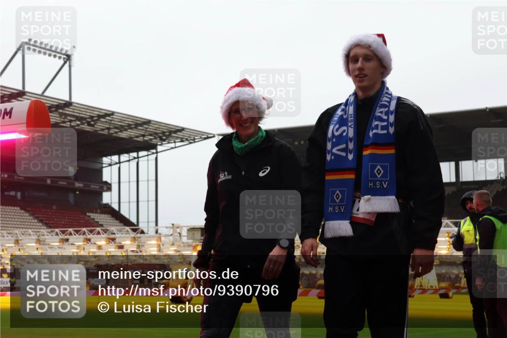 07.12.2025 - St. Pauli X-Mass-Run No. 15 Luisa Fischer http://msf.ph/oto/9390796 07.12.2025 10:59:37 Ziel 242, 582, 606, 907, 941, 1160, 1174, 1451, 1453, 1456, 1458, 1459, 1476, 1508, 1826, 2130, 2131, 2503, 2719, 2720, 2721, 2727, 2772 meine-sportfotos.de