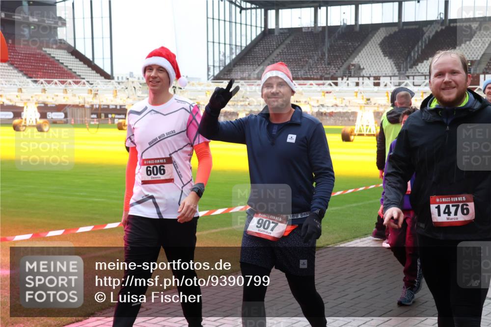 07.12.2025 - St. Pauli X-Mass-Run No. 15 Luisa Fischer http://msf.ph/oto/9390799 07.12.2025 10:59:48 Ziel 15, 606, 15, 907, 15, 1476, 242, 301, 306, 420, 582, 1451, 1456, 1508, 1826, 2503, 2719, 2720, 2721, 2727, 2772, 4128 meine-sportfotos.de