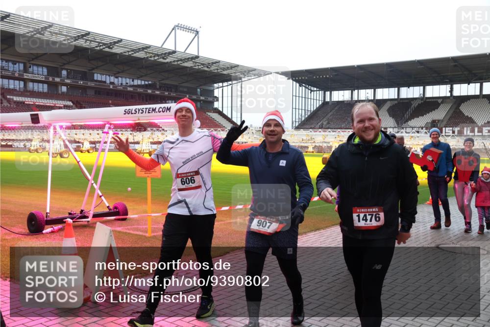 07.12.2025 - St. Pauli X-Mass-Run No. 15 Luisa Fischer http://msf.ph/oto/9390802 07.12.2025 10:59:49 Ziel 5, 606, 907, 15, 1476, 242, 301, 306, 420, 582, 1508, 1826, 2503, 2719, 2720, 2721, 2727, 2772, 4128 meine-sportfotos.de