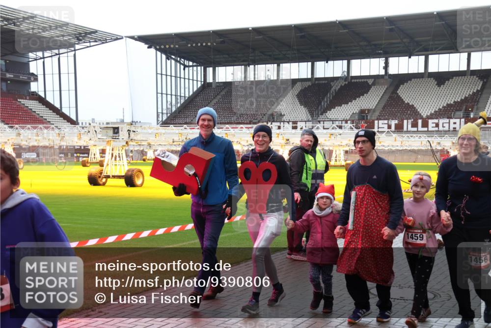 07.12.2025 - St. Pauli X-Mass-Run No. 15 Luisa Fischer http://msf.ph/oto/9390806 07.12.2025 10:59:51 Ziel 1459, 1456, 242, 301, 306, 420, 582, 1508, 1826, 2503, 2719, 2720, 2721, 2727, 2772, 4128 meine-sportfotos.de
