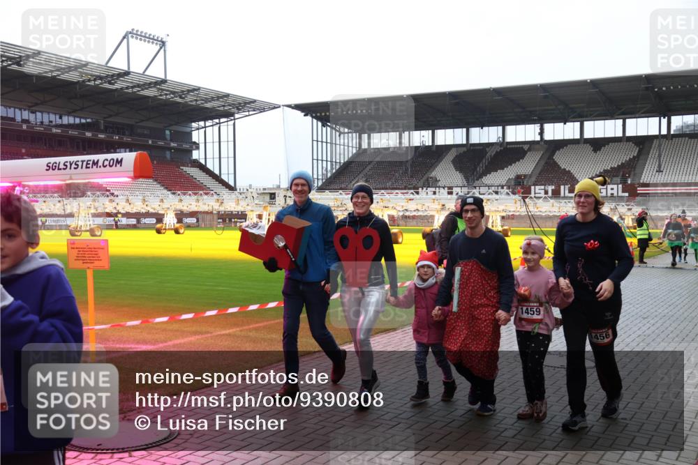 07.12.2025 - St. Pauli X-Mass-Run No. 15 Luisa Fischer http://msf.ph/oto/9390808 07.12.2025 10:59:52 Ziel 1459, 456, 242, 301, 306, 420, 582, 1508, 1826, 2503, 2719, 2720, 2721, 2727, 2772, 4128 meine-sportfotos.de