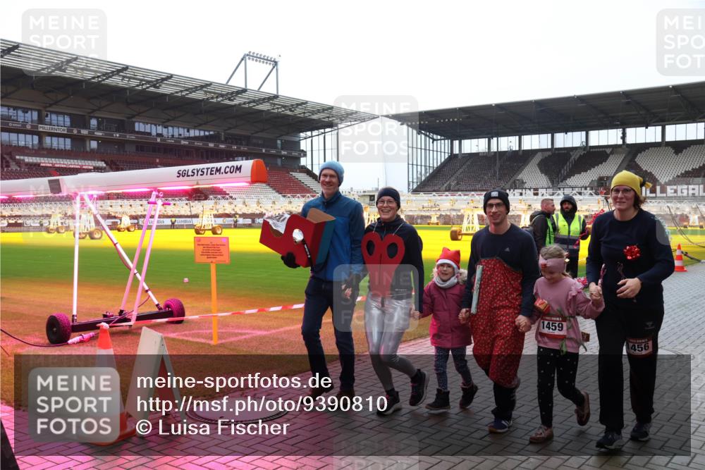 07.12.2025 - St. Pauli X-Mass-Run No. 15 Luisa Fischer http://msf.ph/oto/9390810 07.12.2025 10:59:52 Ziel 1459, 456, 242, 301, 306, 420, 582, 1508, 1826, 2503, 2719, 2720, 2721, 2727, 2772, 4128 meine-sportfotos.de