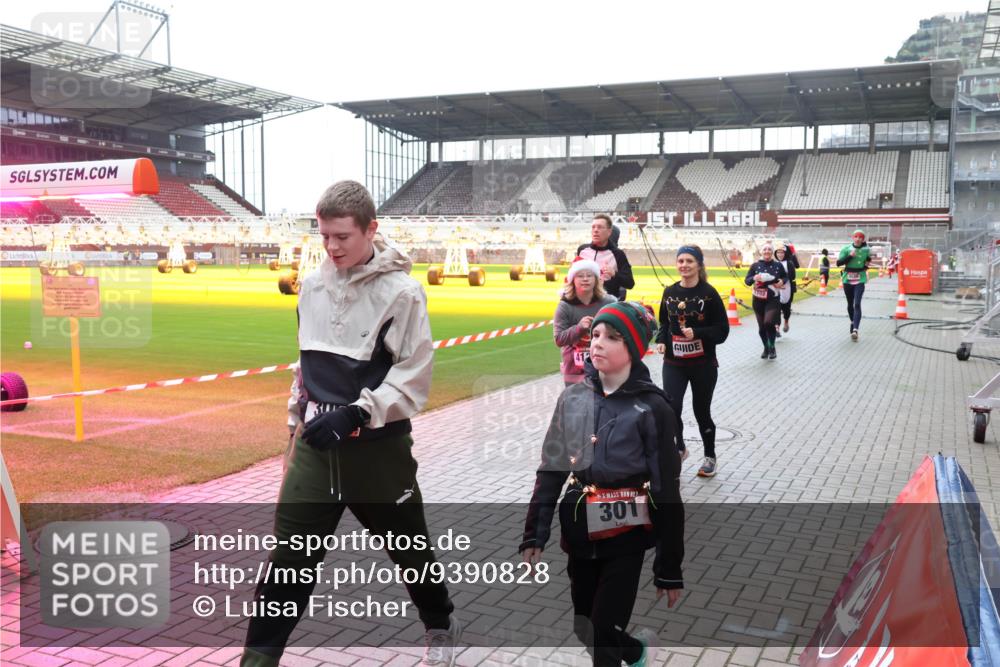 07.12.2025 - St. Pauli X-Mass-Run No. 15 Luisa Fischer http://msf.ph/oto/9390828 07.12.2025 11:00:23 Ziel 301, 301, 306, 420, 529, 1482, 1558, 1702, 1826, 3586, 4128 meine-sportfotos.de