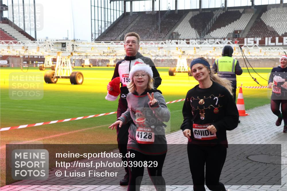 07.12.2025 - St. Pauli X-Mass-Run No. 15 Luisa Fischer http://msf.ph/oto/9390829 07.12.2025 11:00:24 Ziel 15, 15, 4128, 1702, 301, 306, 420, 529, 1482, 1558, 1702, 3586, 4128 meine-sportfotos.de