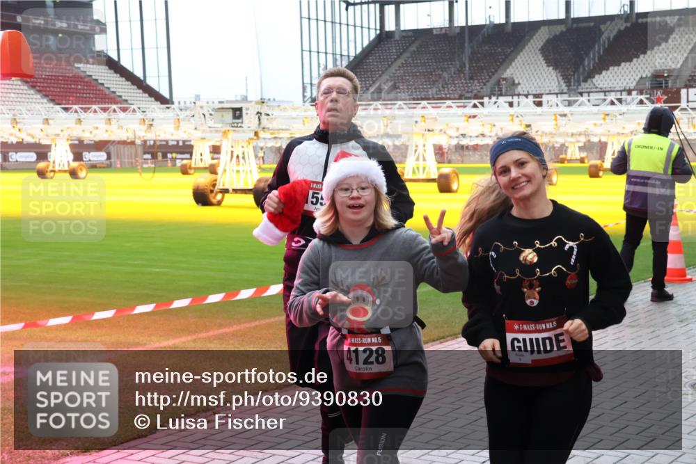 07.12.2025 - St. Pauli X-Mass-Run No. 15 Luisa Fischer http://msf.ph/oto/9390830 07.12.2025 11:00:24 Ziel 2, 15, 15, 4128, 15, 301, 306, 420, 529, 1482, 1558, 1702, 3586, 4128 meine-sportfotos.de
