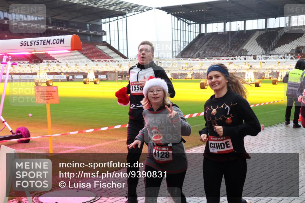 07.12.2025 - St. Pauli X-Mass-Run No. 15 Luisa Fischer http://msf.ph/oto/9390831 07.12.2025 11:00:25 Ziel 1558, 1, 15, 4128, 15, 301, 306, 420, 529, 1482, 1558, 1702, 3586, 4128 meine-sportfotos.de