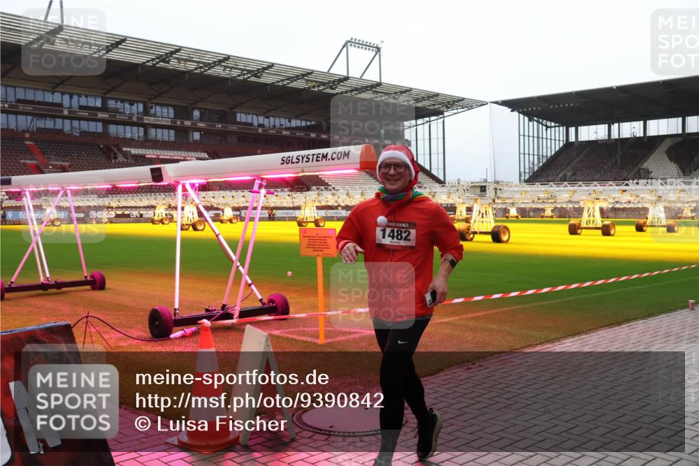 07.12.2025 - St. Pauli X-Mass-Run No. 15 Luisa Fischer http://msf.ph/oto/9390842 07.12.2025 11:00:36 Ziel 15, 1482, 225, 435, 440, 529, 611, 985, 988, 1482, 1558, 1702, 3586, 3952, 4478, 4793 meine-sportfotos.de