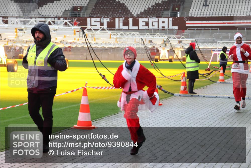 07.12.2025 - St. Pauli X-Mass-Run No. 15 Luisa Fischer http://msf.ph/oto/9390844 07.12.2025 11:00:39 Ziel 709, 985, 225, 435, 440, 529, 611, 985, 988, 1482, 1558, 1702, 1721, 3586, 3952, 4478, 4793 meine-sportfotos.de