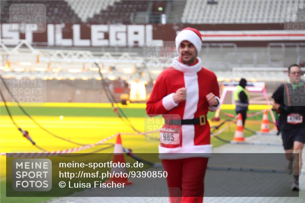07.12.2025 - St. Pauli X-Mass-Run No. 15 Luisa Fischer http://msf.ph/oto/9390850 07.12.2025 11:00:41 Ziel 985, 4785, 225, 435, 440, 529, 611, 985, 988, 1482, 1558, 1702, 1721, 3586, 3952, 4478, 4793 meine-sportfotos.de