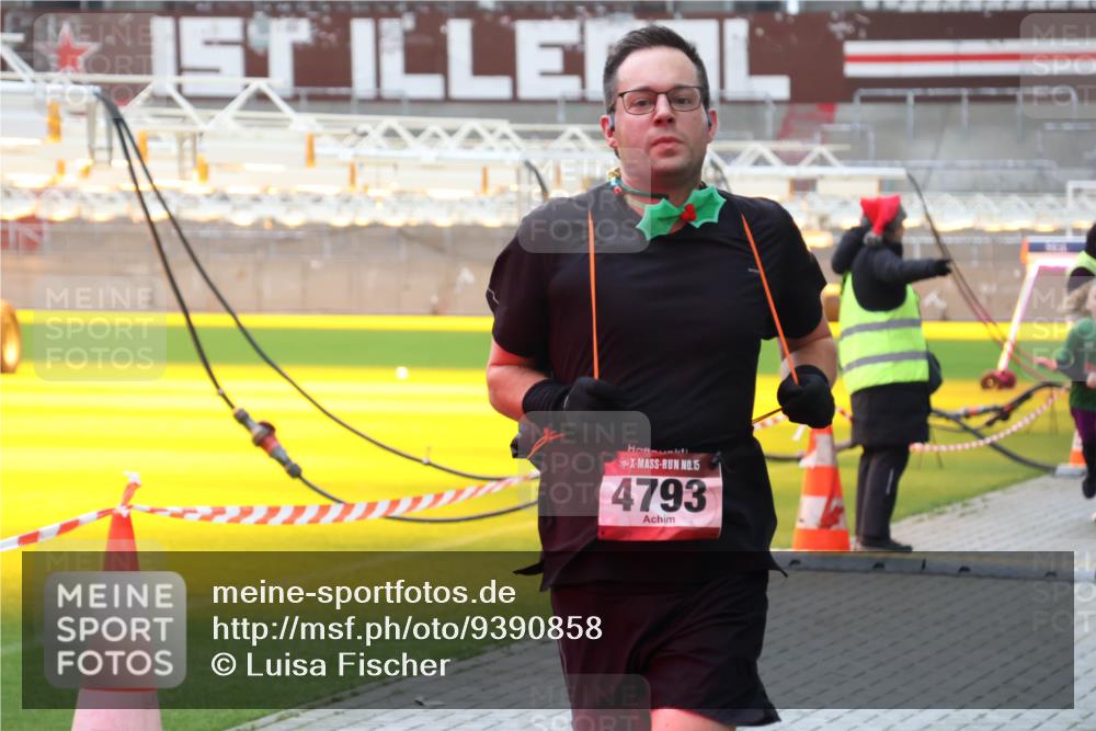 07.12.2025 - St. Pauli X-Mass-Run No. 15 Luisa Fischer http://msf.ph/oto/9390858 07.12.2025 11:00:45 Ziel 15, 4793, 225, 410, 433, 435, 439, 440, 529, 611, 985, 988, 1482, 1558, 1702, 1721, 3586, 3952, 4478, 4793 meine-sportfotos.de
