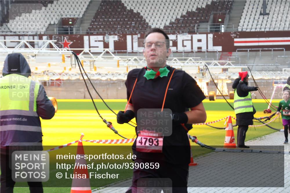 07.12.2025 - St. Pauli X-Mass-Run No. 15 Luisa Fischer http://msf.ph/oto/9390859 07.12.2025 11:00:45 Ziel 4793, 435, 225, 410, 433, 435, 439, 440, 529, 611, 985, 988, 1482, 1558, 1702, 1721, 3586, 3952, 4478, 4793 meine-sportfotos.de