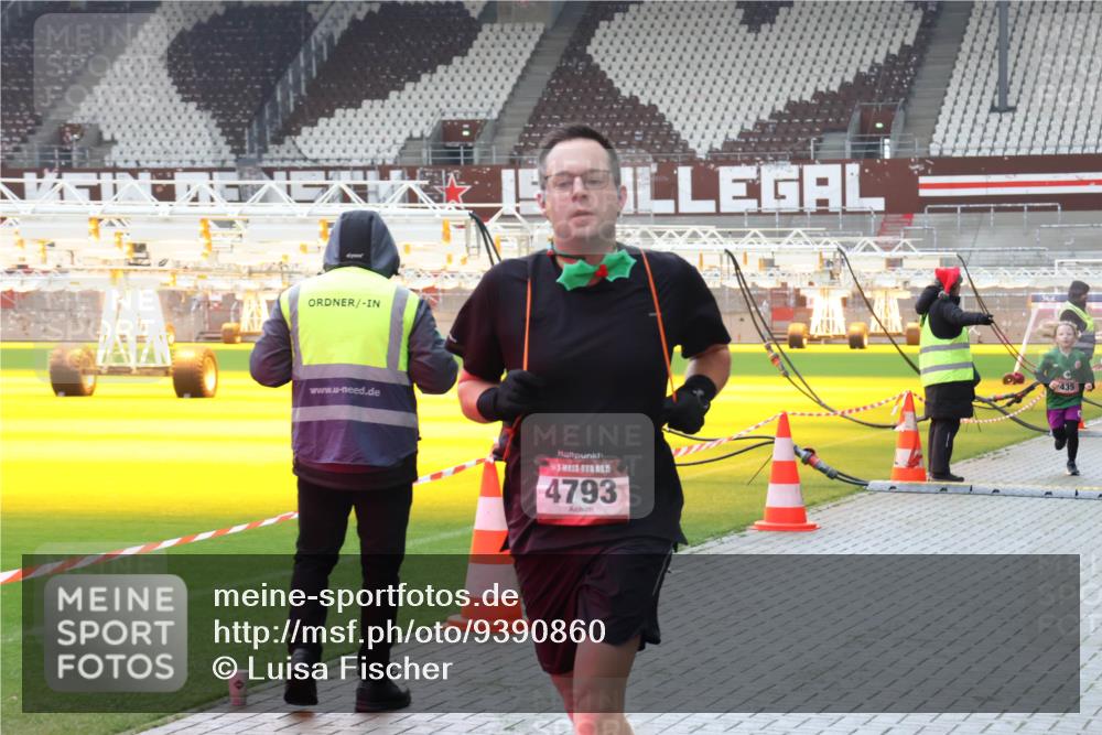 07.12.2025 - St. Pauli X-Mass-Run No. 15 Luisa Fischer http://msf.ph/oto/9390860 07.12.2025 11:00:46 Ziel 5, 4793, 435, 225, 410, 433, 435, 439, 440, 529, 611, 985, 988, 1482, 1558, 1702, 1721, 3586, 3952, 4478, 4793 meine-sportfotos.de