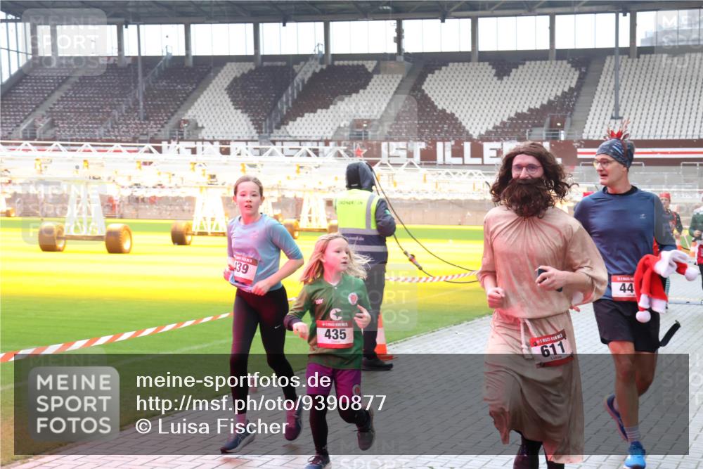 07.12.2025 - St. Pauli X-Mass-Run No. 15 Luisa Fischer http://msf.ph/oto/9390877 07.12.2025 11:00:53 Ziel 39, 435, 611, 44, 225, 410, 433, 435, 439, 440, 492, 529, 611, 985, 988, 1482, 1558, 1660, 1702, 1721, 3586, 3952, 4478, 4793 meine-sportfotos.de