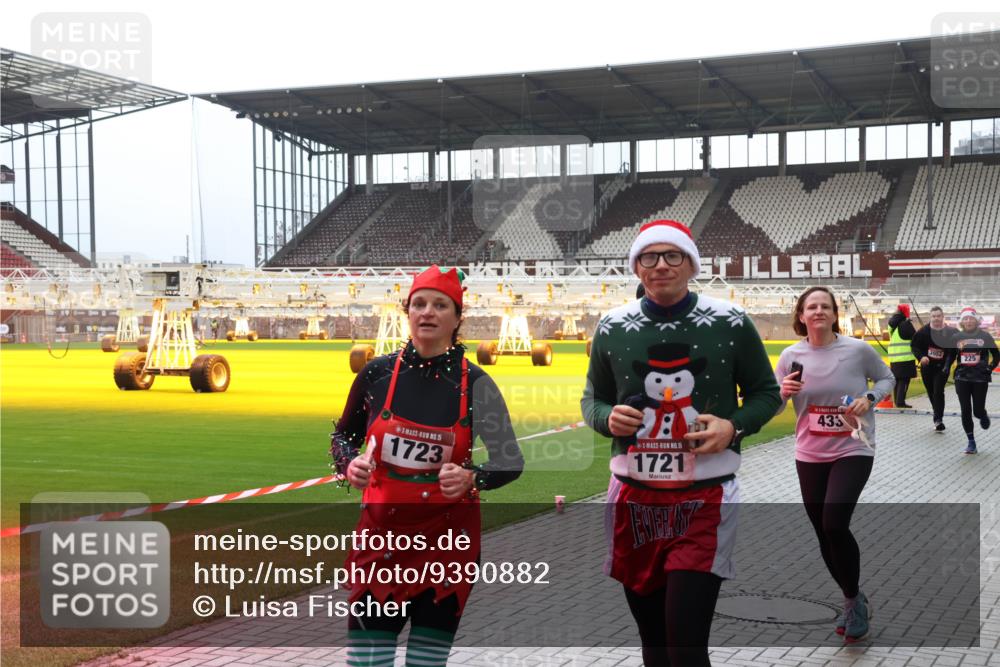 07.12.2025 - St. Pauli X-Mass-Run No. 15 Luisa Fischer http://msf.ph/oto/9390882 07.12.2025 11:00:59 Ziel 15, 1723, 15, 1721, 10, 433, 3952, 225, 135, 225, 410, 433, 435, 439, 440, 492, 529, 611, 985, 988, 1660, 1702, 1721, 3349, 3353, 3586, 3952, 4478, 4793 meine-sportfotos.de