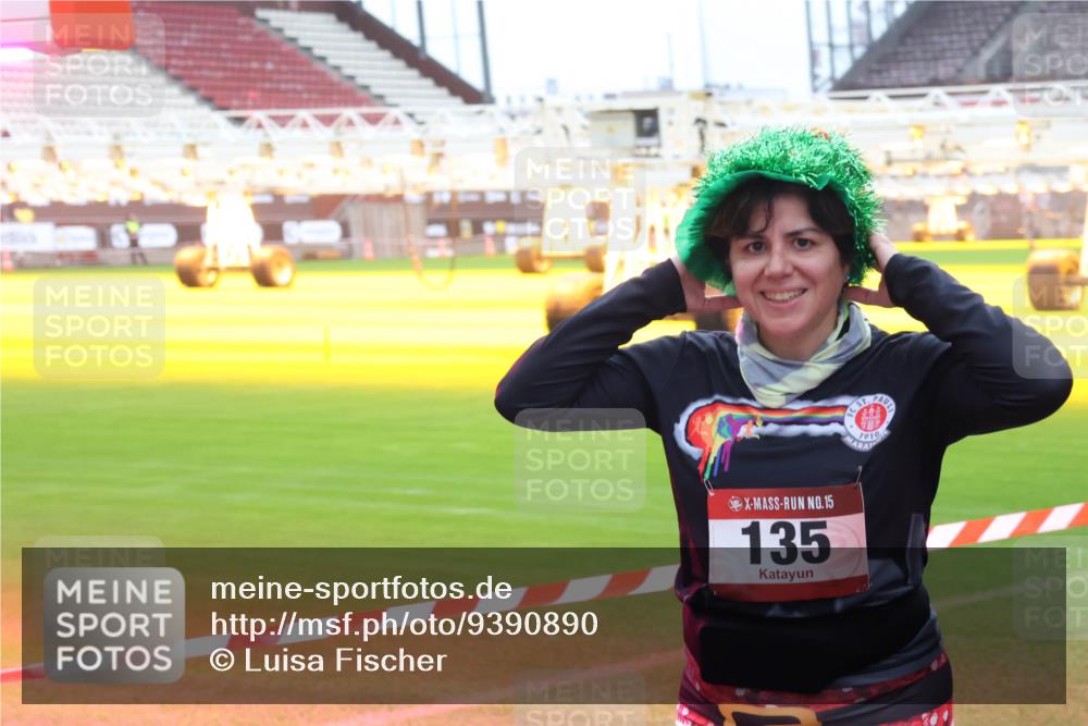 07.12.2025 - St. Pauli X-Mass-Run No. 15 Luisa Fischer http://msf.ph/oto/9390890 07.12.2025 11:01:15 Ziel 15, 135, 1910, 68, 89, 135, 225, 410, 433, 435, 439, 440, 492, 611, 985, 988, 1065, 1068, 1660, 1705, 1721, 3349, 3353, 3952, 4478, 4793 meine-sportfotos.de