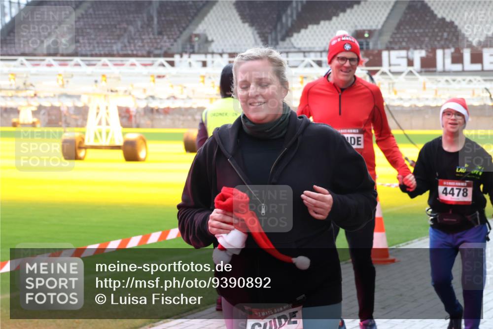 07.12.2025 - St. Pauli X-Mass-Run No. 15 Luisa Fischer http://msf.ph/oto/9390892 07.12.2025 11:01:16 Ziel 4478, 68, 89, 135, 410, 433, 435, 439, 440, 492, 611, 985, 988, 1065, 1068, 1660, 1705, 1721, 3349, 3353, 3952, 4478, 4793 meine-sportfotos.de