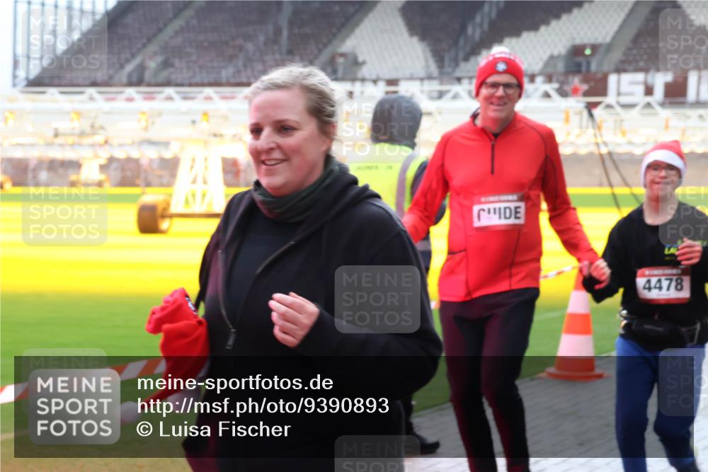 07.12.2025 - St. Pauli X-Mass-Run No. 15 Luisa Fischer http://msf.ph/oto/9390893 07.12.2025 11:01:17 Ziel 15, 4478, 68, 89, 135, 410, 433, 435, 439, 440, 492, 611, 985, 1065, 1068, 1660, 1705, 1721, 3349, 3353, 3952, 4478, 4793 meine-sportfotos.de