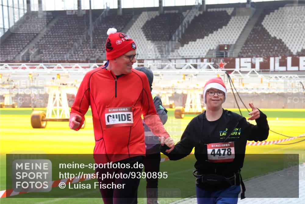 07.12.2025 - St. Pauli X-Mass-Run No. 15 Luisa Fischer http://msf.ph/oto/9390895 07.12.2025 11:01:17 Ziel 15, 15, 4478, 68, 89, 135, 410, 433, 435, 439, 440, 492, 611, 985, 1065, 1068, 1660, 1705, 1721, 3349, 3353, 3952, 4478, 4793 meine-sportfotos.de