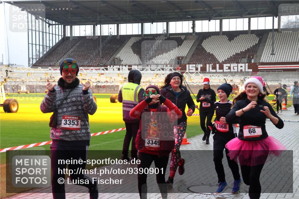 07.12.2025 - St. Pauli X-Mass-Run No. 15 Luisa Fischer http://msf.ph/oto/9390901 07.12.2025 11:01:22 Ziel 5, 3353, 3349, 410, 1068, 68, 1705, 68, 89, 135, 410, 433, 439, 492, 557, 611, 1065, 1068, 1660, 1705, 1721, 3349, 3353, 3952, 4478 meine-sportfotos.de