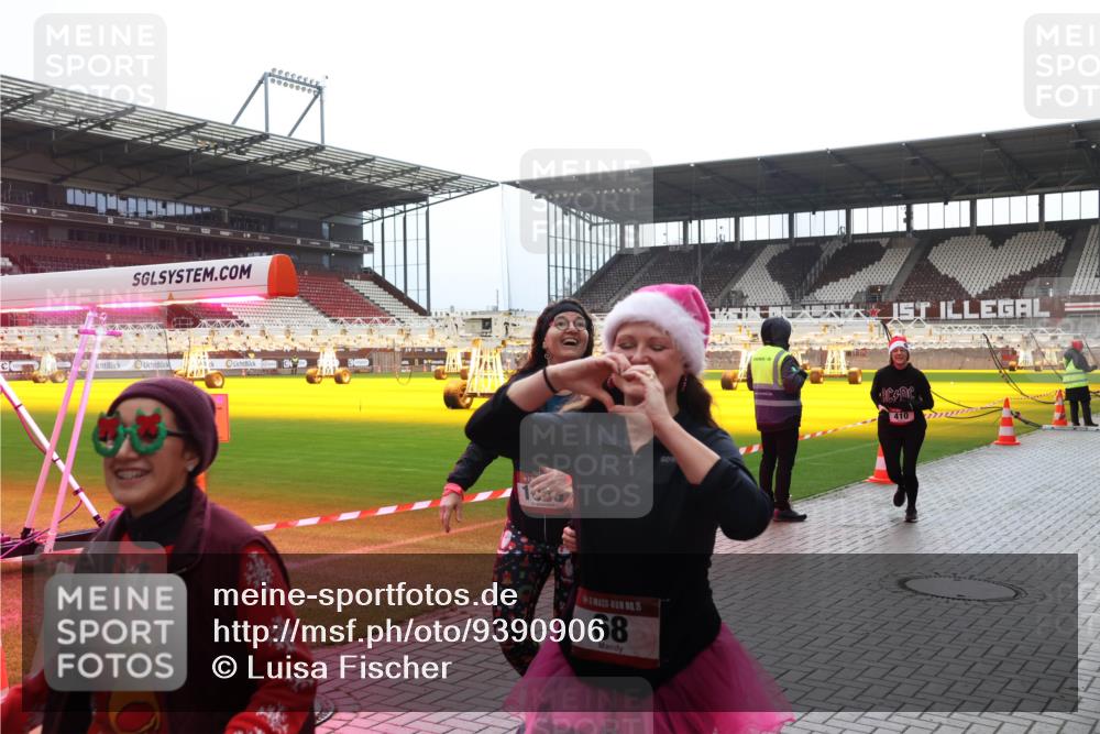 07.12.2025 - St. Pauli X-Mass-Run No. 15 Luisa Fischer http://msf.ph/oto/9390906 07.12.2025 11:01:23 Ziel 15, 68, 410, 68, 89, 135, 410, 433, 439, 492, 557, 1065, 1068, 1660, 1705, 1721, 3349, 3353, 4478 meine-sportfotos.de