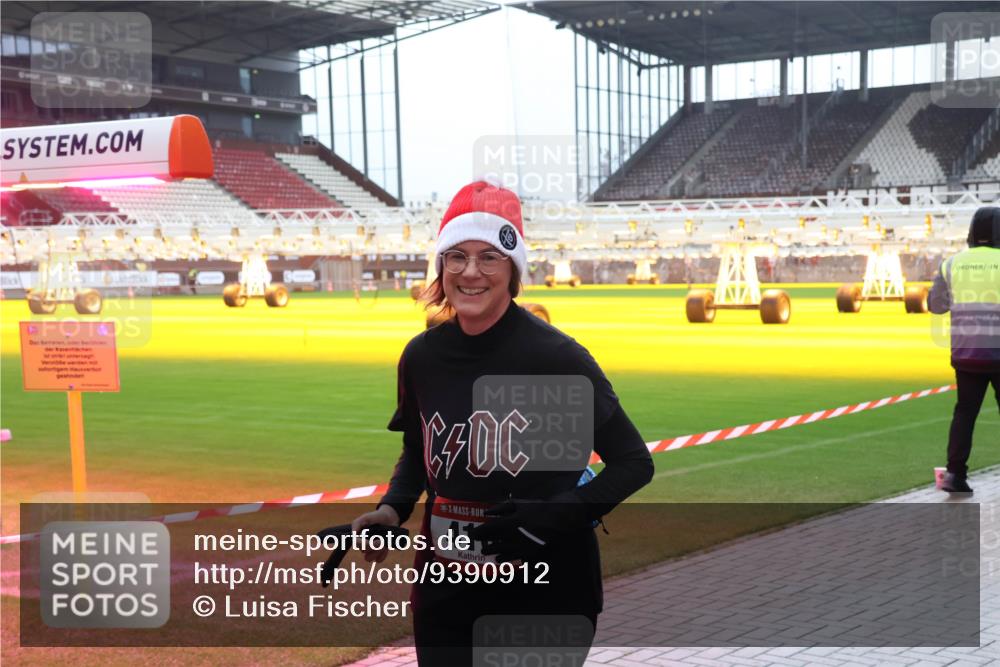 07.12.2025 - St. Pauli X-Mass-Run No. 15 Luisa Fischer http://msf.ph/oto/9390912 07.12.2025 11:01:26 Ziel 41, 68, 89, 132, 135, 139, 410, 433, 439, 492, 557, 1065, 1068, 1660, 1705, 3349, 3353 meine-sportfotos.de