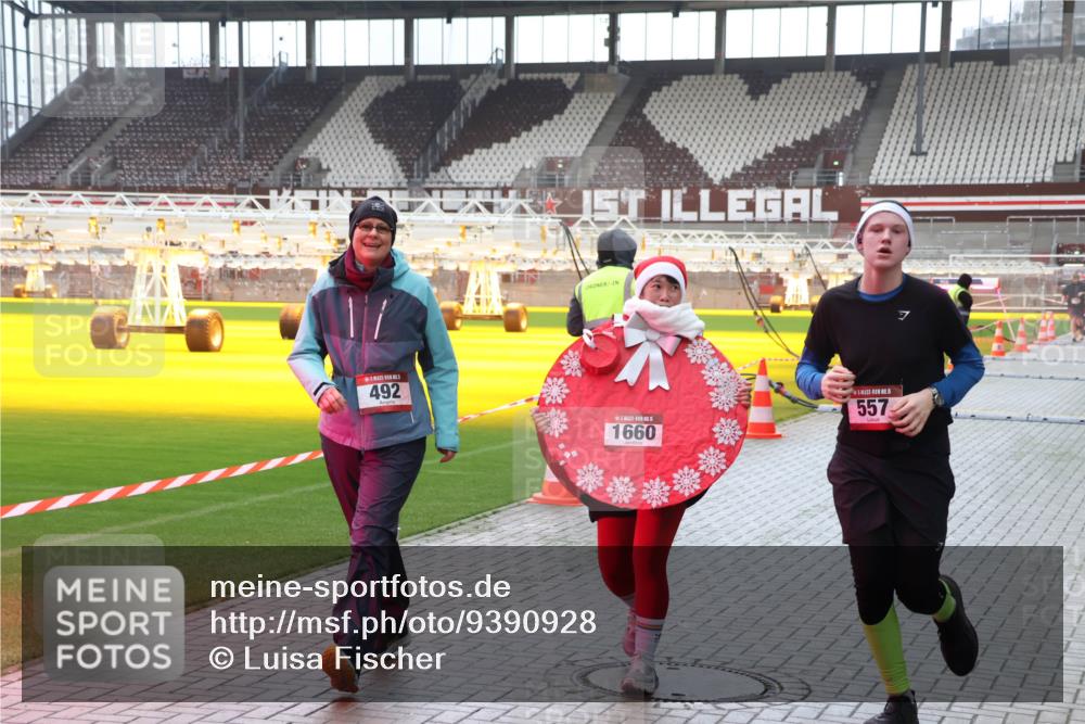 07.12.2025 - St. Pauli X-Mass-Run No. 15 Luisa Fischer http://msf.ph/oto/9390928 07.12.2025 11:01:34 Ziel 492, 5, 1660, 557, 68, 89, 132, 135, 139, 492, 557, 766, 770, 771, 1065, 1068, 1300, 1367, 1615, 1660, 1705, 2251, 2252, 3349, 3353 meine-sportfotos.de