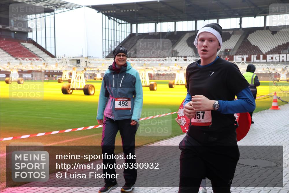 07.12.2025 - St. Pauli X-Mass-Run No. 15 Luisa Fischer http://msf.ph/oto/9390932 07.12.2025 11:01:36 Ziel 492, 057, 68, 89, 132, 135, 139, 492, 557, 766, 770, 771, 1065, 1068, 1300, 1367, 1615, 1660, 1705, 2251, 2252, 3349, 3353 meine-sportfotos.de