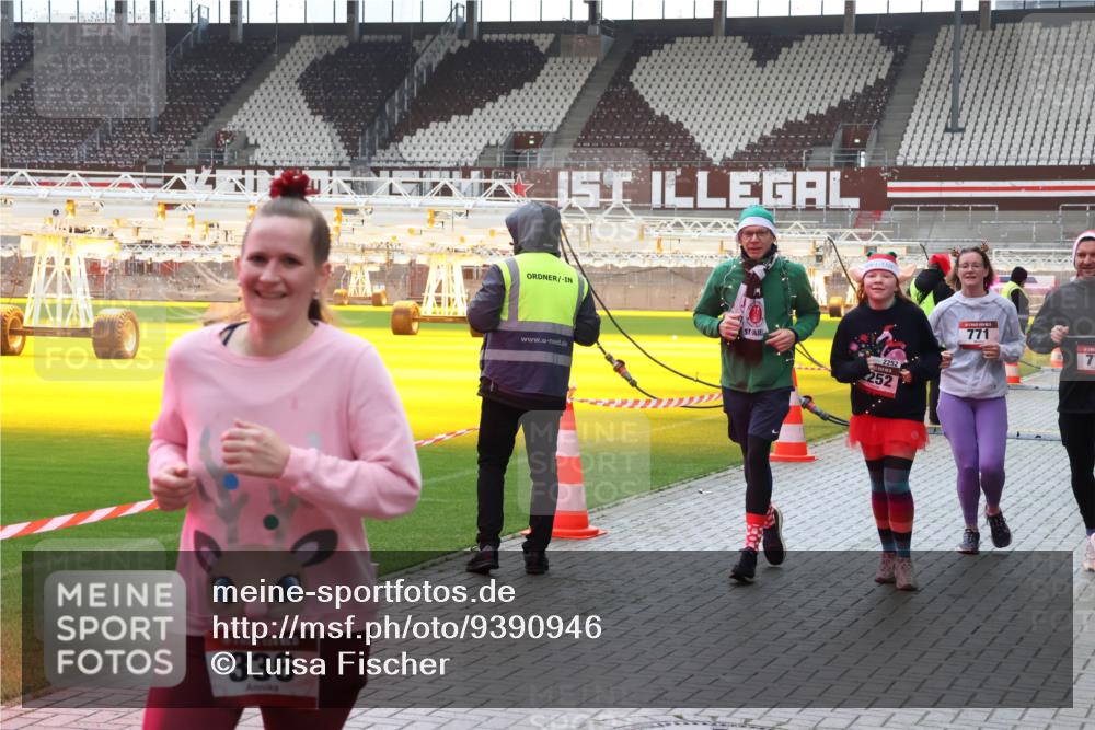 07.12.2025 - St. Pauli X-Mass-Run No. 15 Luisa Fischer http://msf.ph/oto/9390946 07.12.2025 11:01:56 Ziel 336, 2252, 252, 771, 7, 89, 132, 139, 336, 376, 557, 766, 770, 771, 1045, 1048, 1067, 1300, 1367, 1615, 1637, 1640, 1705, 2251, 2252 meine-sportfotos.de