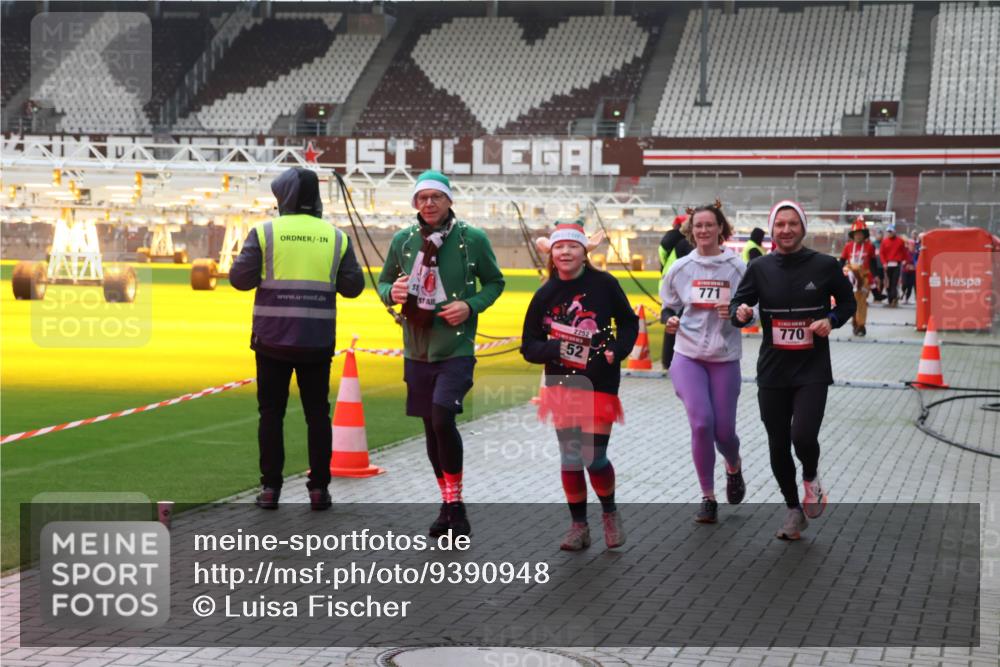 07.12.2025 - St. Pauli X-Mass-Run No. 15 Luisa Fischer http://msf.ph/oto/9390948 07.12.2025 11:01:57 Ziel 2252, 52, 771, 770, 89, 132, 139, 336, 376, 557, 766, 770, 771, 1045, 1048, 1067, 1300, 1367, 1615, 1637, 1640, 1705, 2251, 2252 meine-sportfotos.de