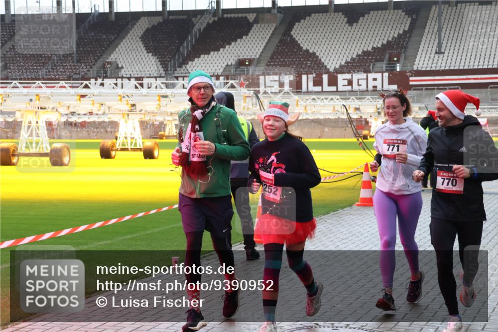07.12.2025 - St. Pauli X-Mass-Run No. 15 Luisa Fischer http://msf.ph/oto/9390952 07.12.2025 11:01:58 Ziel 252, 771, 770, 89, 132, 139, 336, 376, 557, 766, 770, 771, 1045, 1048, 1067, 1300, 1367, 1615, 1637, 1640, 1705, 2251, 2252 meine-sportfotos.de