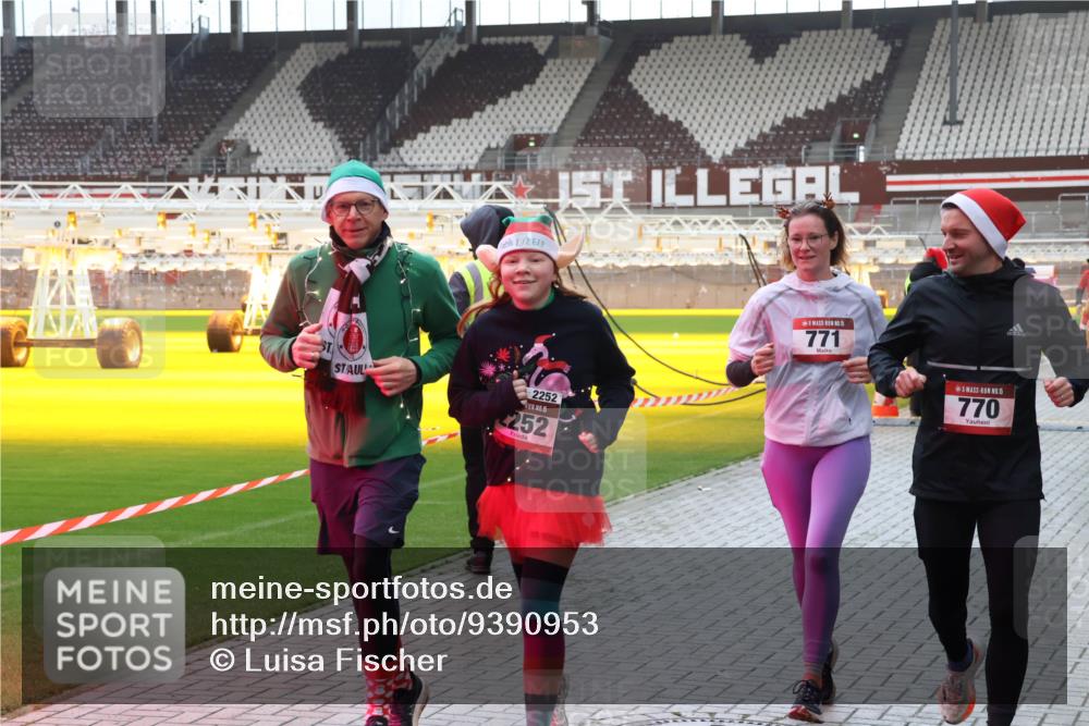 07.12.2025 - St. Pauli X-Mass-Run No. 15 Luisa Fischer http://msf.ph/oto/9390953 07.12.2025 11:01:59 Ziel 4, 2252, 15, 252, 15, 771, 15, 770, 89, 132, 139, 336, 376, 557, 766, 770, 771, 1045, 1048, 1067, 1300, 1367, 1615, 1637, 1640, 1705, 2251, 2252 meine-sportfotos.de