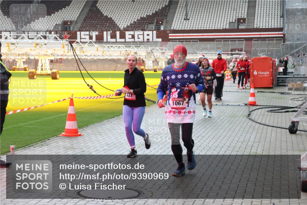 07.12.2025 - St. Pauli X-Mass-Run No. 15 Luisa Fischer http://msf.ph/oto/9390969 07.12.2025 11:02:18 Ziel 837, 245, 1067, 1048, 95, 193, 336, 376, 766, 770, 771, 837, 838, 842, 847, 851, 1045, 1048, 1067, 1143, 1300, 1367, 1416, 1615, 1637, 1640, 2251, 2252, 2576 meine-sportfotos.de
